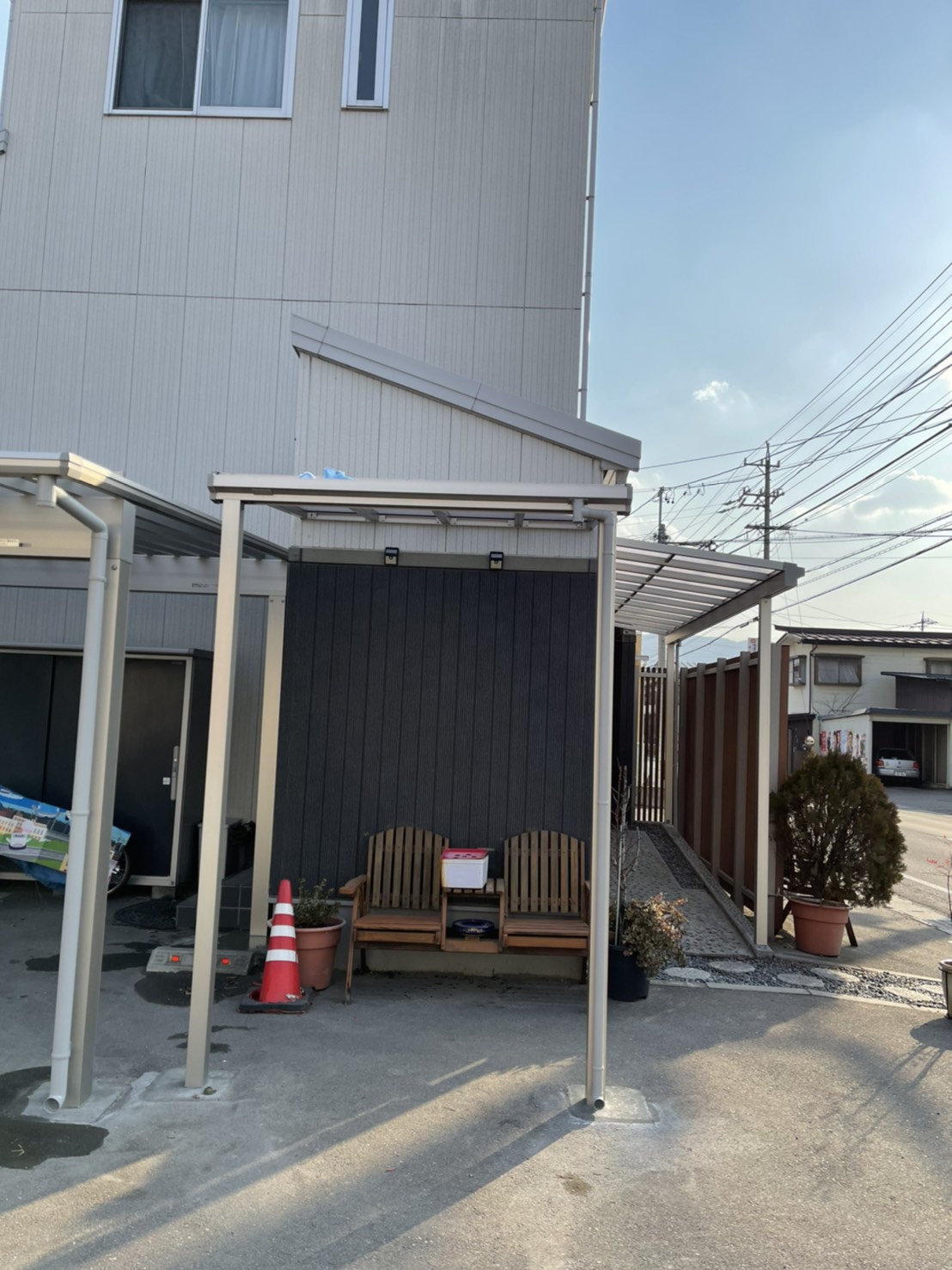 諏訪市の飲食店にアルミ屋根の設置をしました。